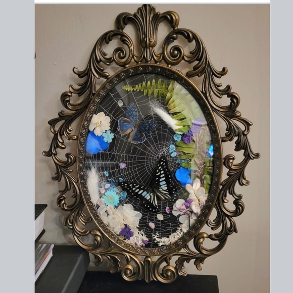 OOAK Custom handmade floral and real butterfly antique frame display oddity - Picture 1 of 2